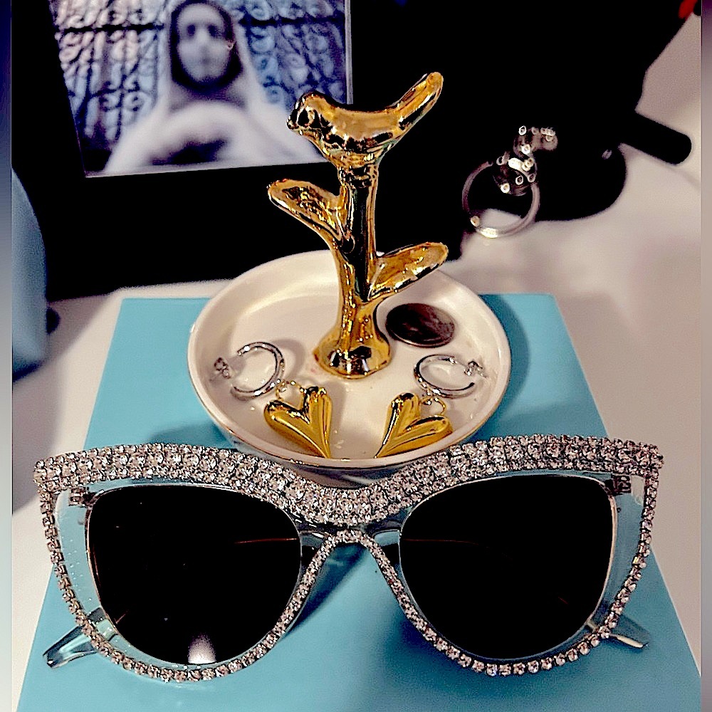 Classic Retro Rhinestone Cat-Eye 
Sunglasses & Gold/Silver Puff-Heart Earrings - Picture 4 of 7